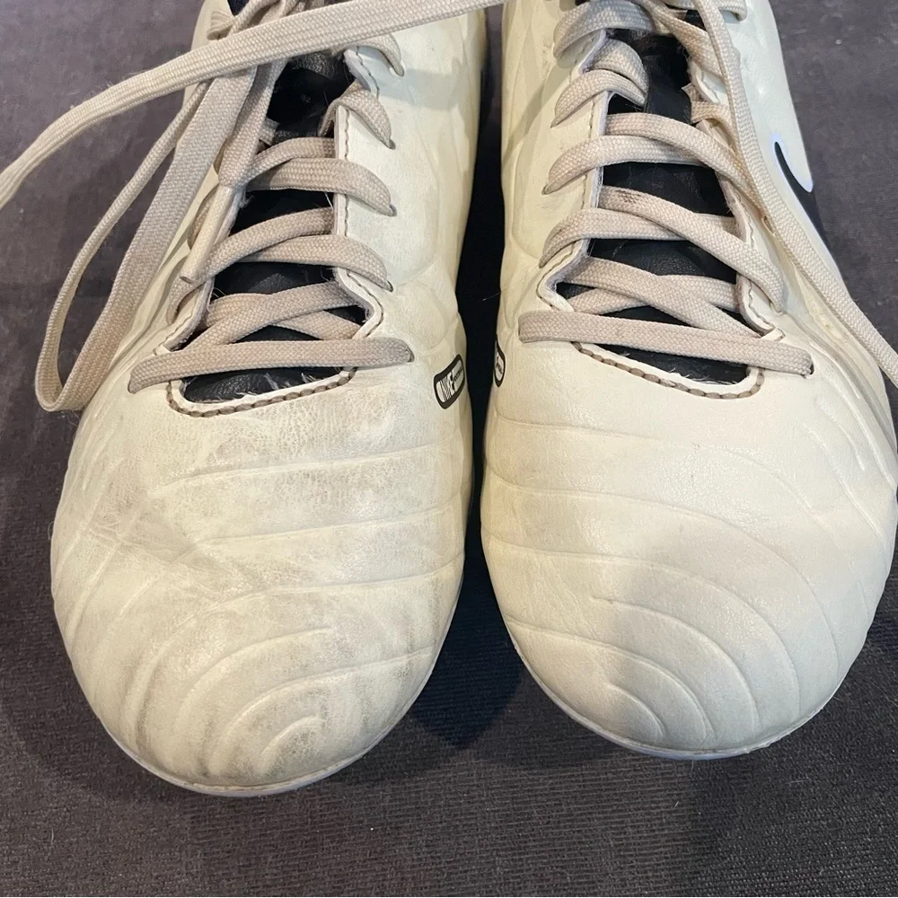 Nike Tiempo jr cleats size 5Y - Picture 5 of 8